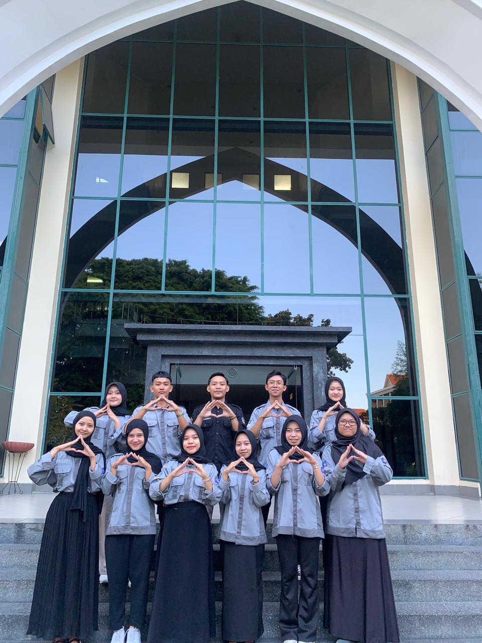 Tentang Kami 2